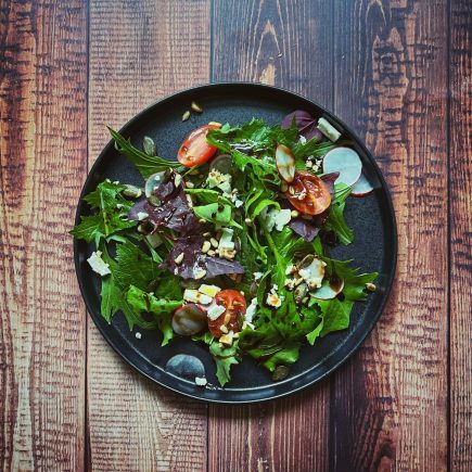 Salat mit Balsamico-Honig-Dressing
