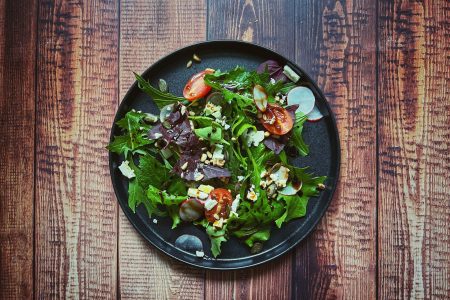 Salat mit Balsamico-Honig-Dressing