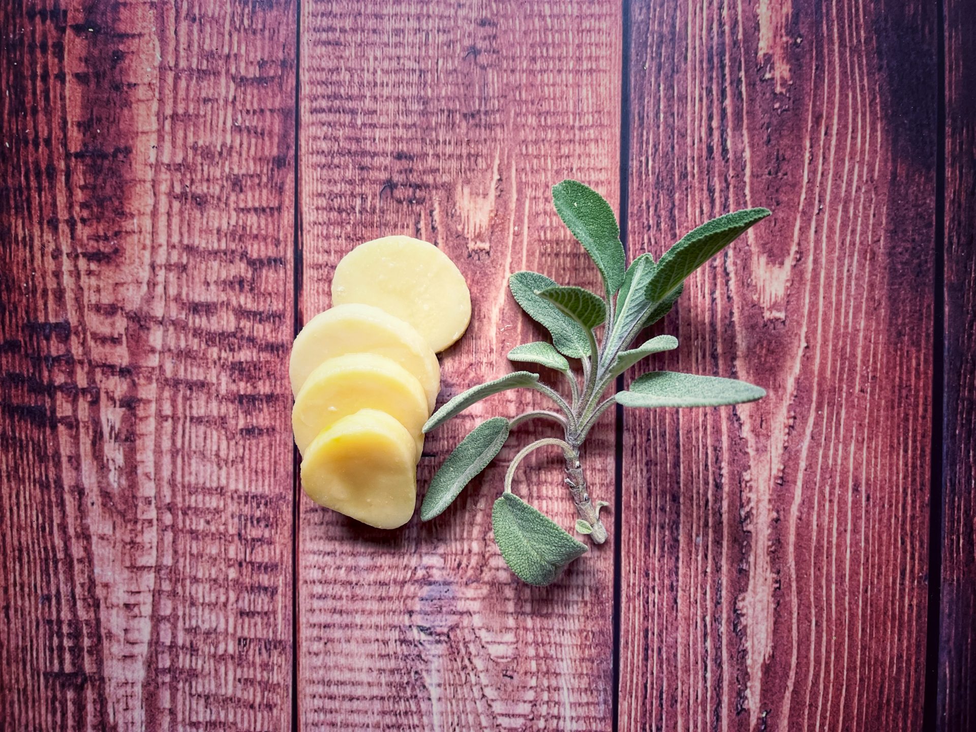Kartoffeln und Salbei