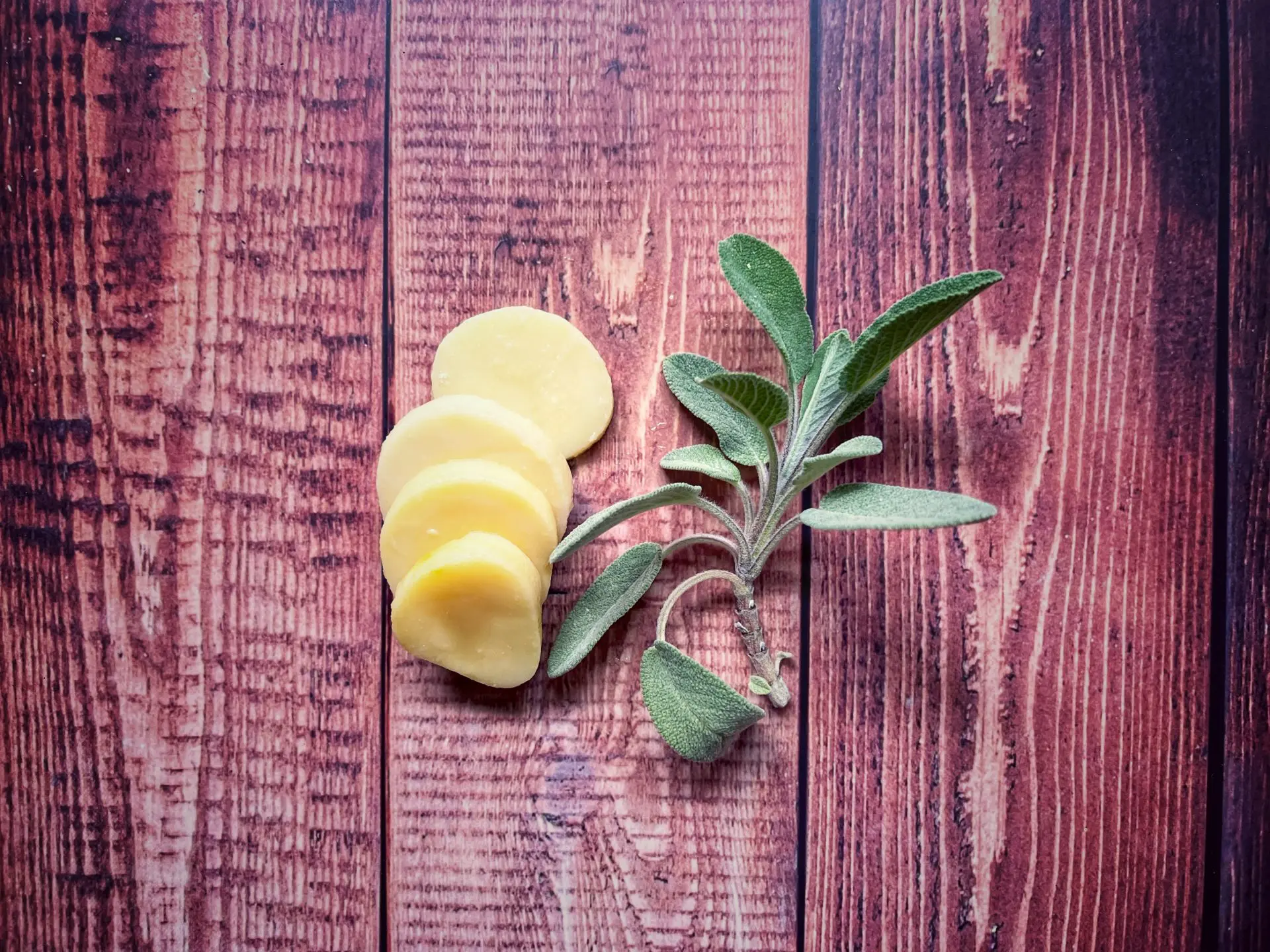 Kartoffeln und Salbei