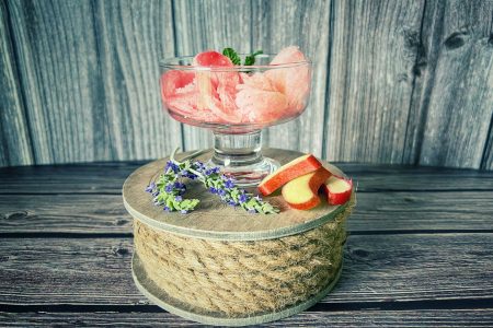 Lavendblüten-Rhabarber-Sorbet