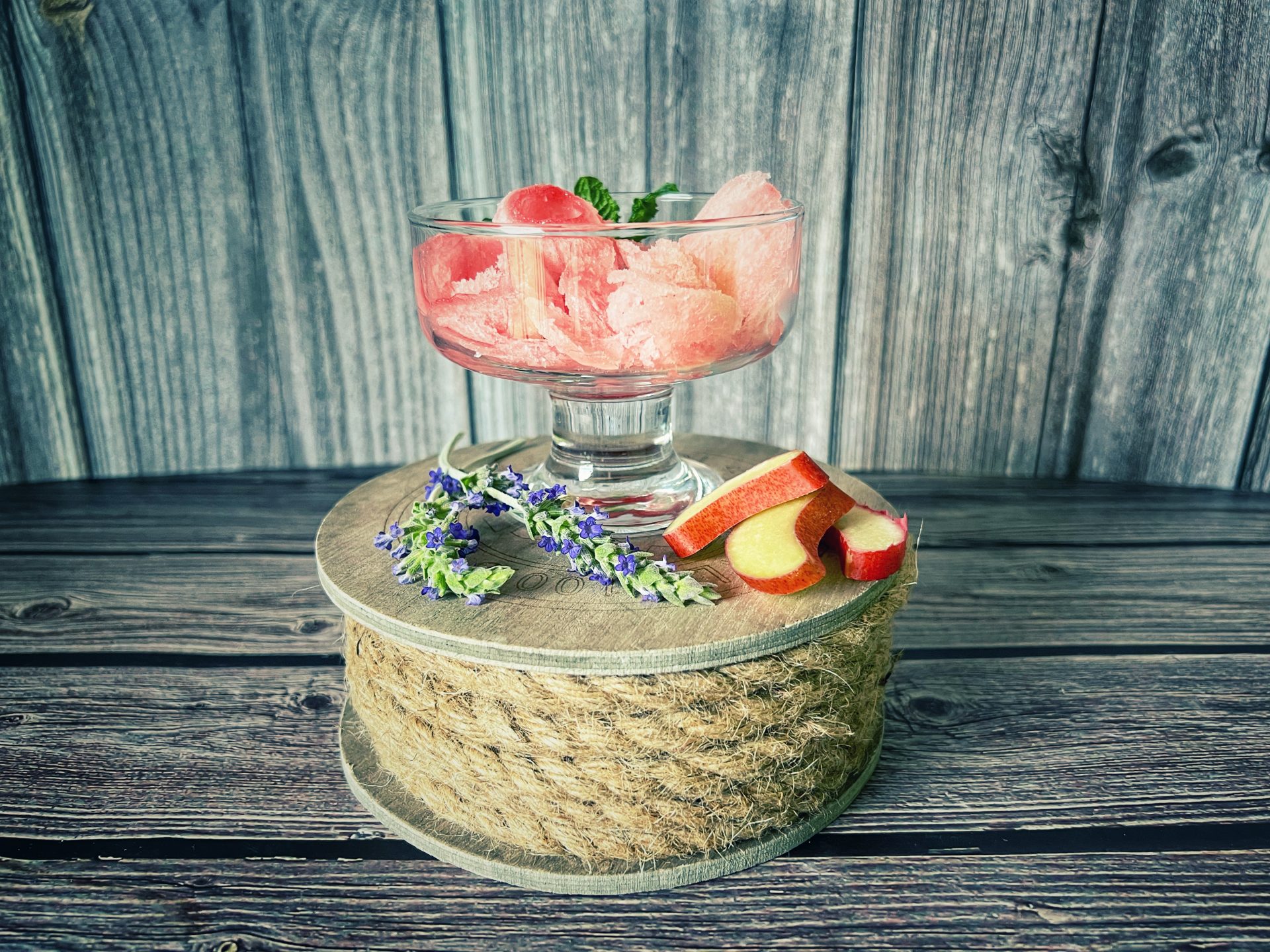 Lavendblüten-Rhabarber-Sorbet