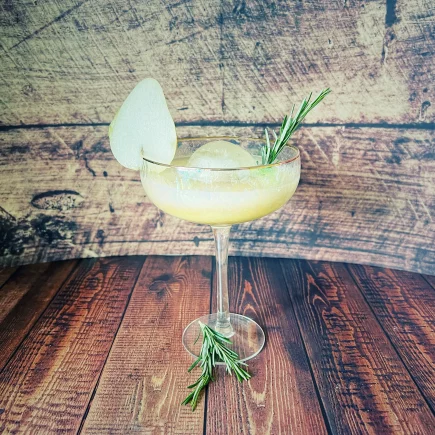 Birne-Rosmarin-Mocktail
