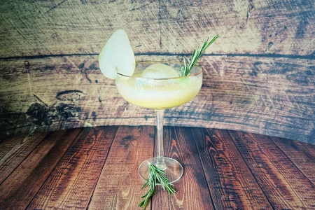 Birne-Rosmarin-Mocktail