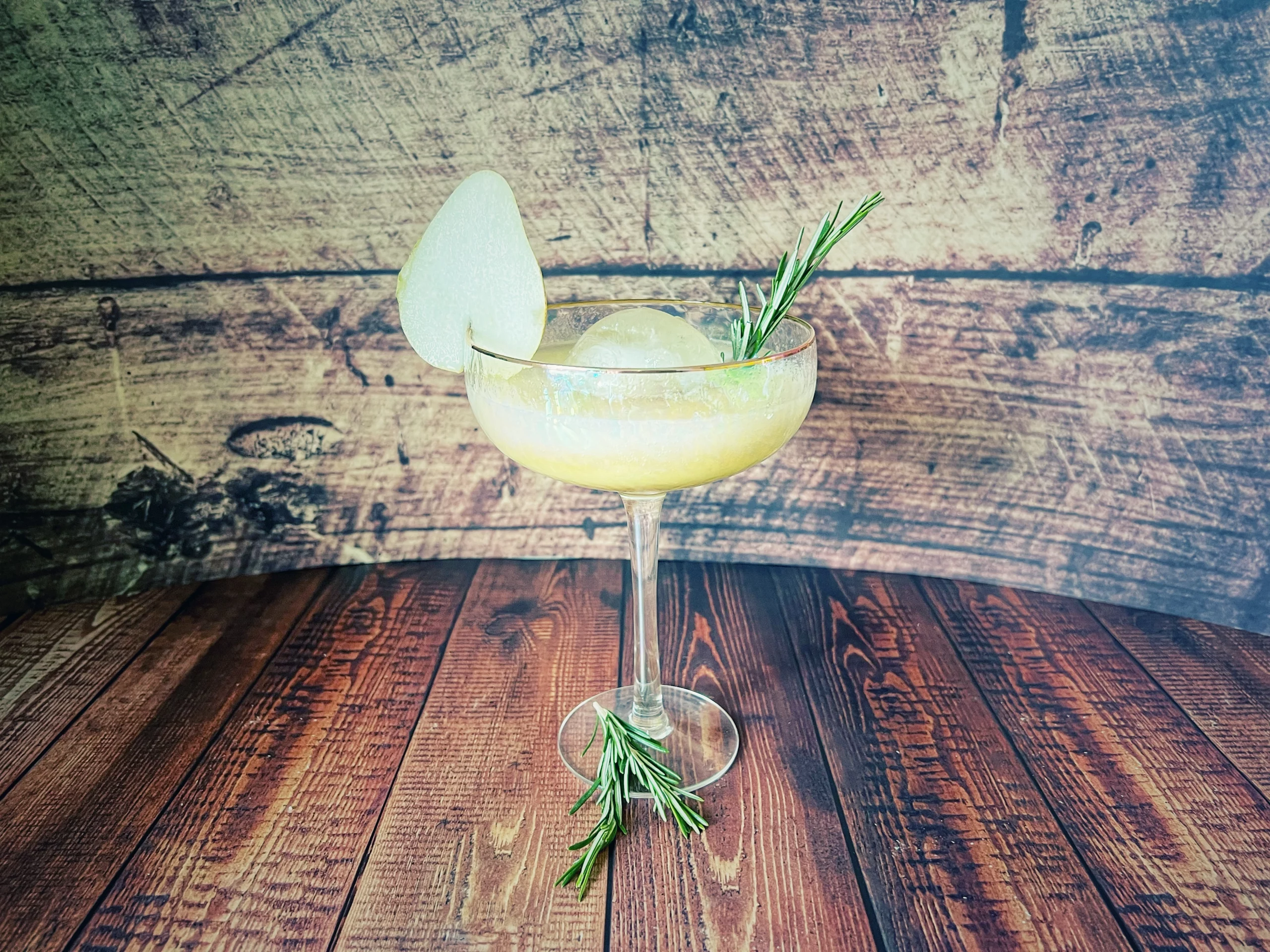 Birne-Rosmarin-Mocktail