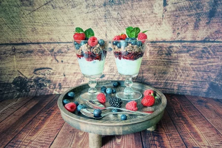 Beerenminze-Joghurt-Parfait