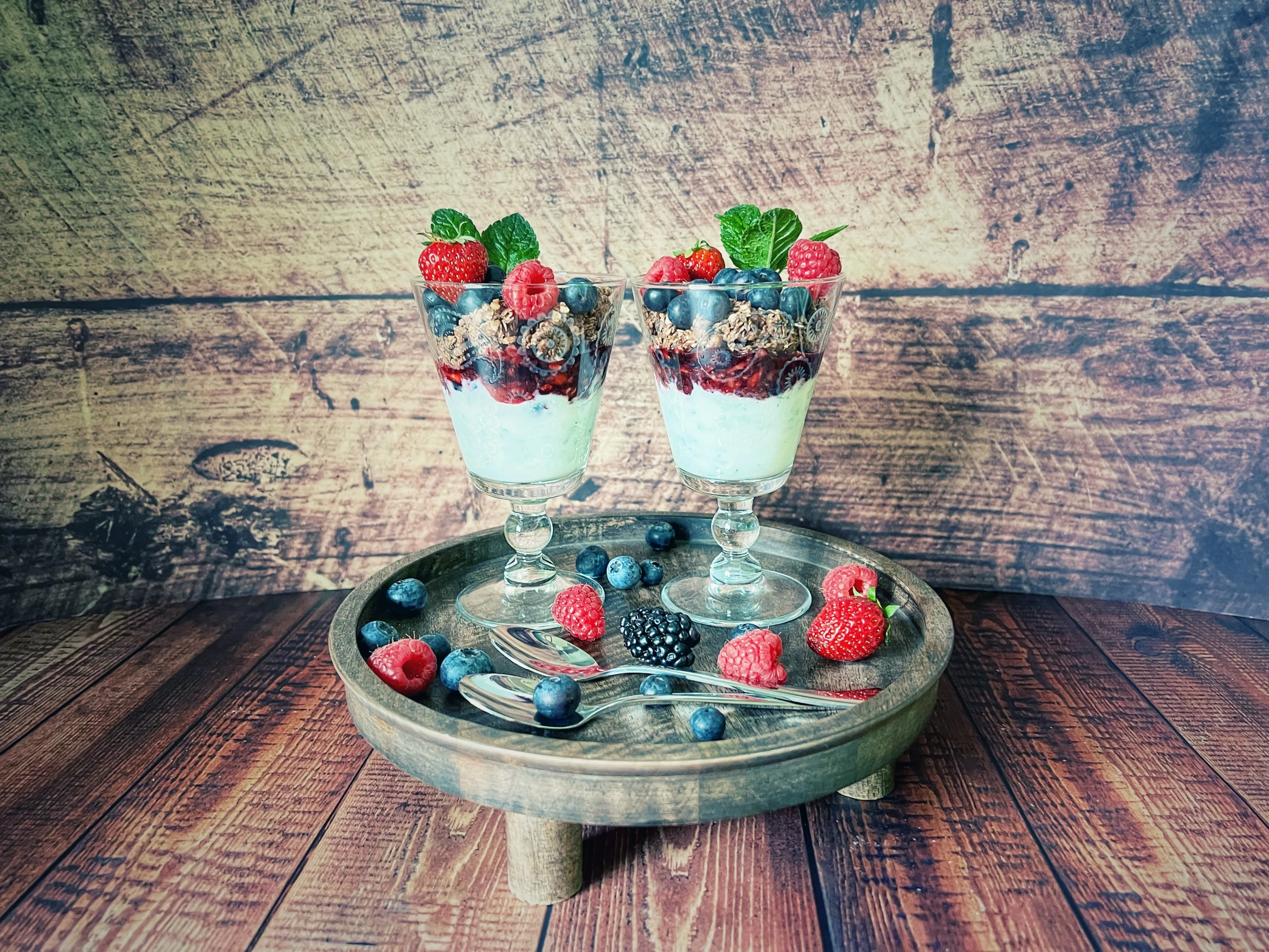 Beerenminze-Joghurt-Parfait
